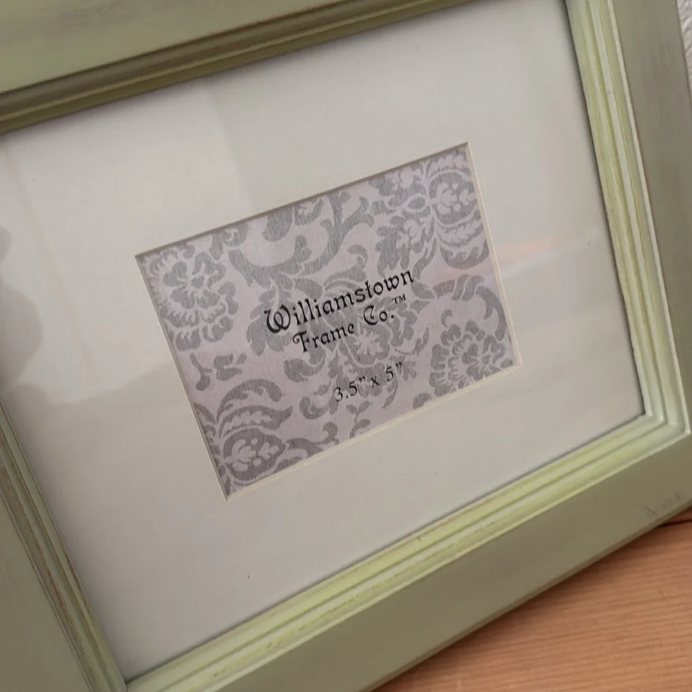 NWOT 10”x12” heavy pale green rustic look desk frame w/mat for 3.5”x5” photo